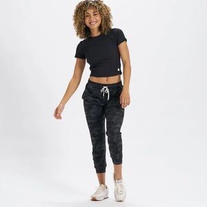 Vuori Performance Joggers in Black/Gray Camo women’s Sz XL